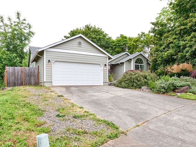 Building Photo - 3 bed, 2 bath single-level home in South Salem
