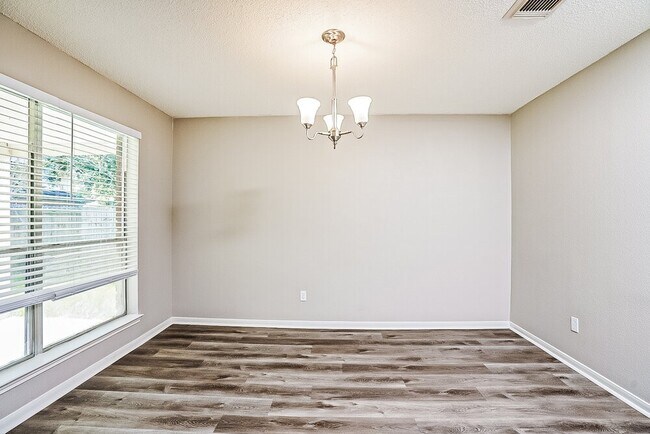 Building Photo - 3909 Spring Meadow Dr