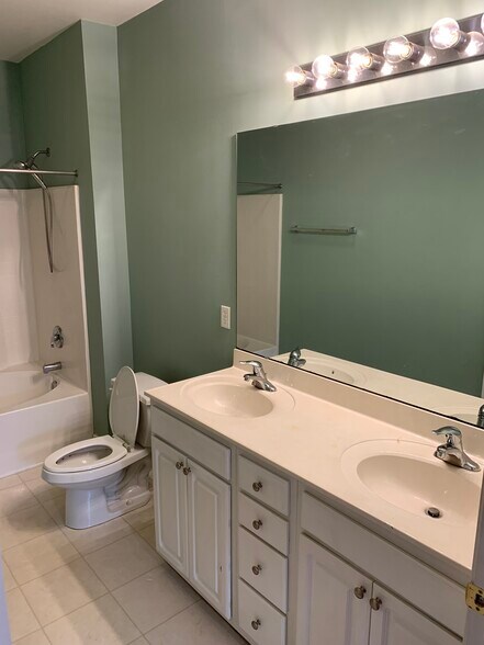 Master Bath - 5006 Carleton Dr #99