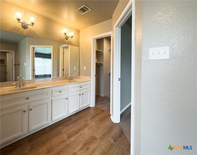 Building Photo - 308 Oak Ridge Dr