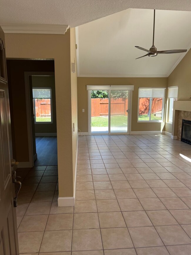 Building Photo - Rancho Del Oro Single Family Home