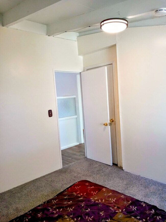 Building Photo - Refurbished 3bd Single Story House With Carport & Large Yards