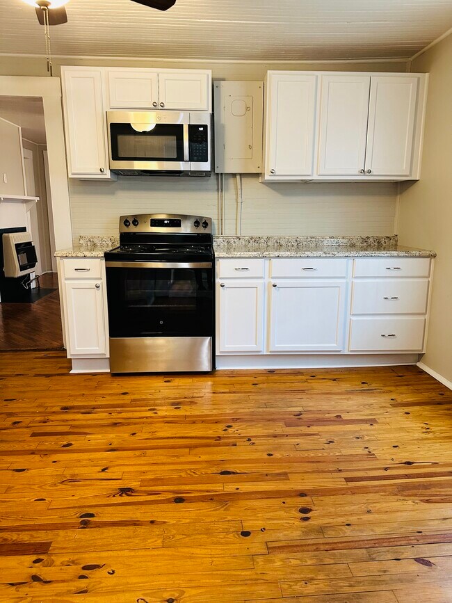 Building Photo - 316 Knight St