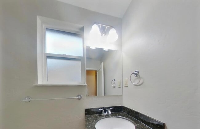 Building Photo - 2747 El Rey St