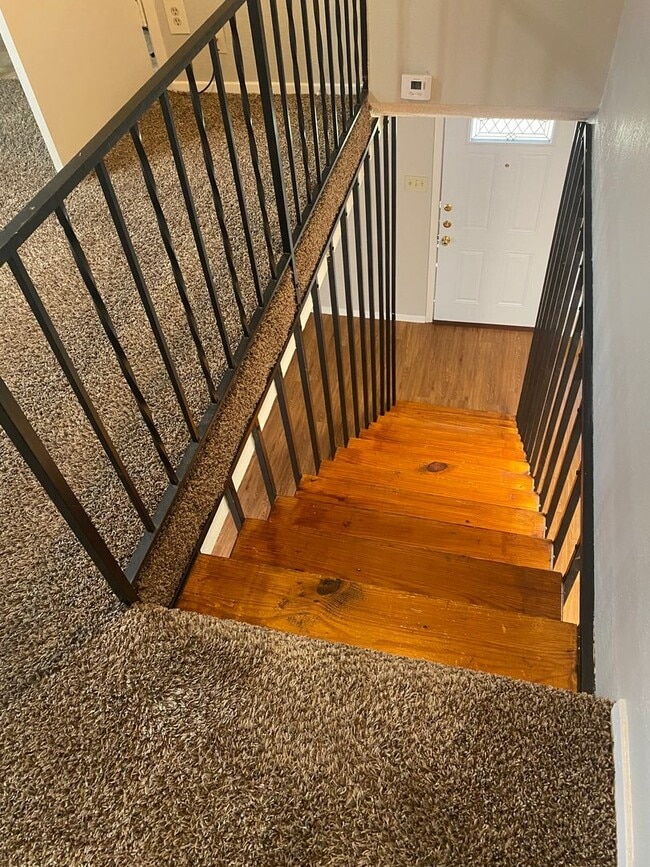 Building Photo - 513 S Bowen Rd