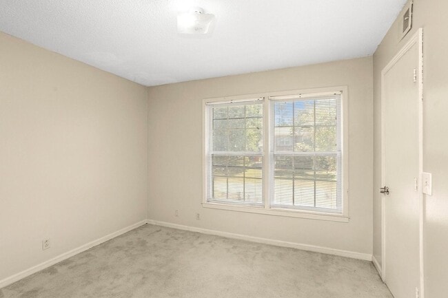 Building Photo - 718 Holder Dr