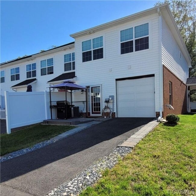 Building Photo - 7358 Pebble Lake Dr