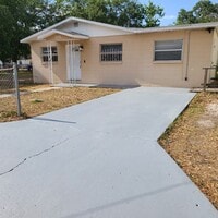 Building Photo - Charming Three Bedroom One Bathroom House ...
