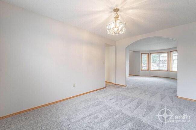 Building Photo - 10404 NE 65th Ave