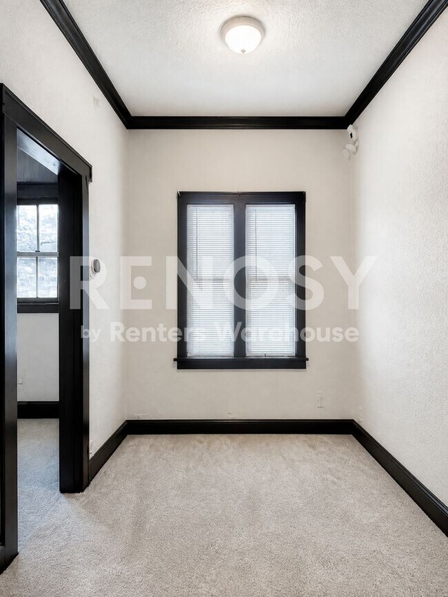 Building Photo - 3015 N Girard Ave