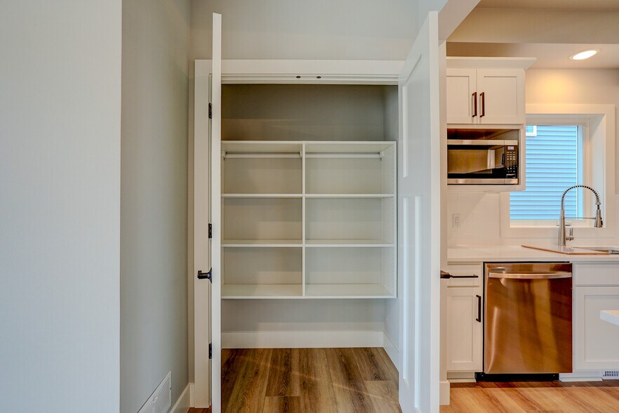 Building Photo - 4811 Brassica Rd