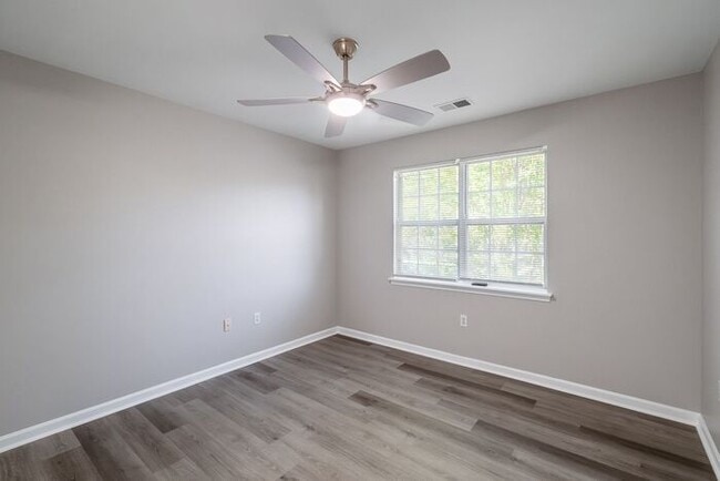 Building Photo - Hidden Gem in East Charlotte - 3 Bedrooms, Prime Location