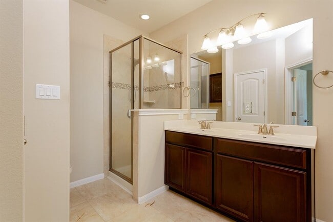 Building Photo - 13400 Briarwick Dr