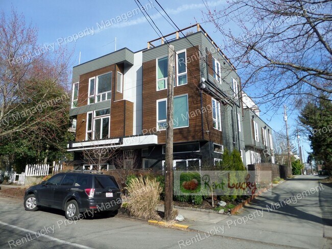 Building Photo - Spectacular VIEW 2 Bedroom+Den Townhome, Zoned For Residential & Commercial Use! Live and Work in...