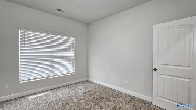 Building Photo - 403 Edgebrook Dr