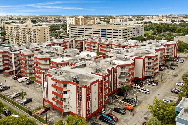 Building Photo - 1750 W 46th St