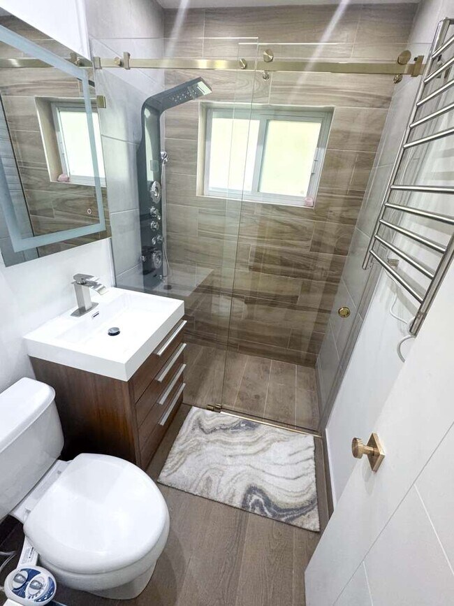 Building Photo - 2216 NW 4th Ave