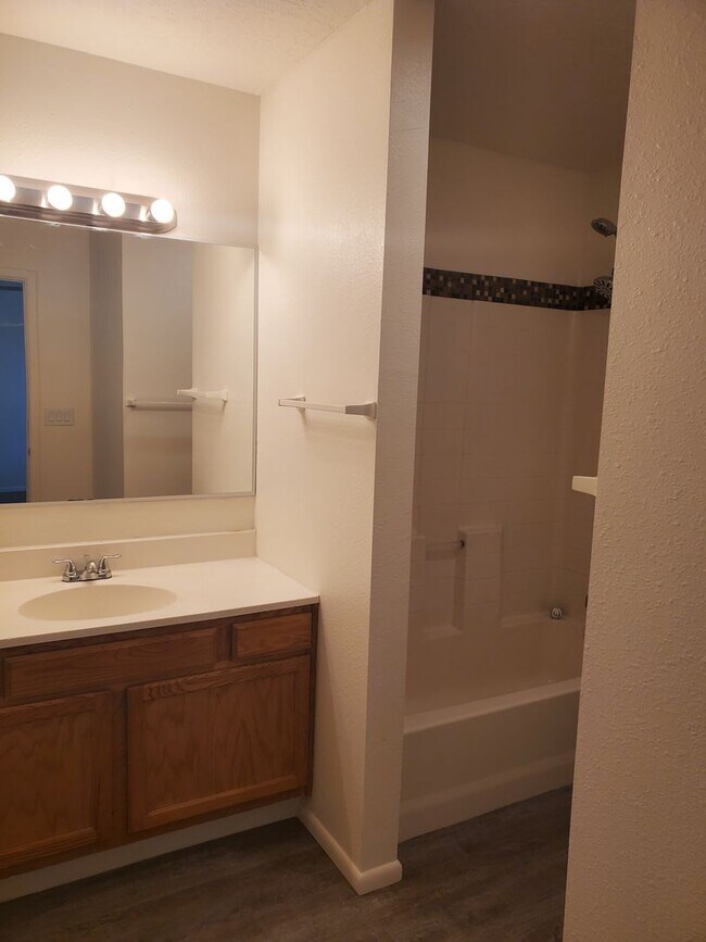 Building Photo - 2117 Coal Ave SE