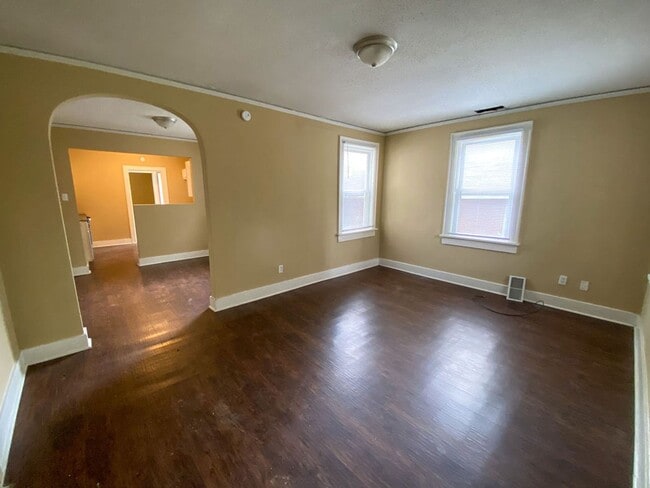 Building Photo - 3 bed, 2 bath near Highland and Spottswood