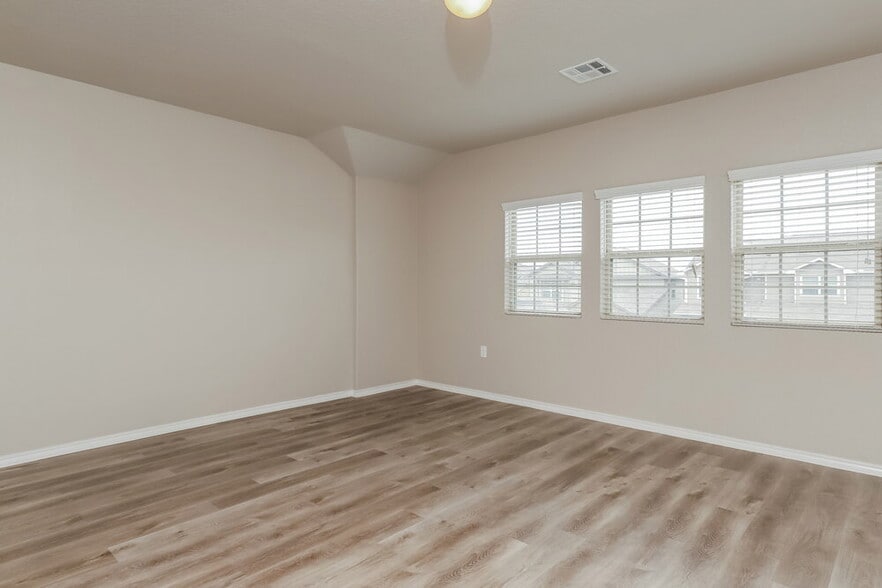 Building Photo - 5930 Bridle Bnd