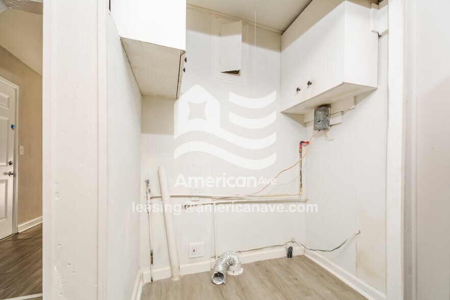 Building Photo - 5209 Catalpa Rd