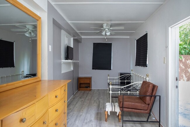 Building Photo - Private 1 bedroom with Bathroom and a Shared kitchen with other 3 bedrooms