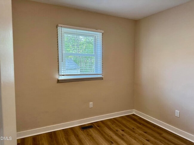 Building Photo - 52 Eastwood St