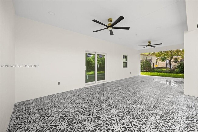 Building Photo - 930 34th St