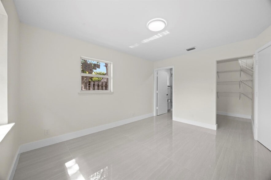 Building Photo - 5664 Boynton Cres