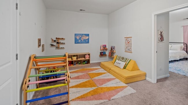 Building Photo - Stylish 3 Bedroom Home in in The Commons – Richmond Hill Living at Its Finest