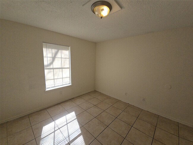 Building Photo - 1307 Brenda Ln