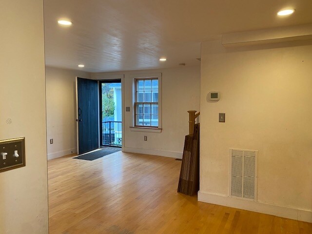 Building Photo - 85 Park St