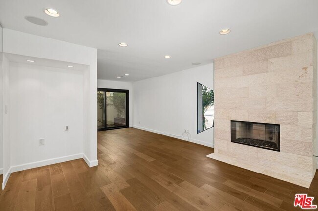 Building Photo - 812 16th St