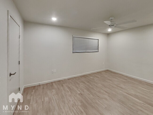 Building Photo - 1130 Babcock Rd Unit 212