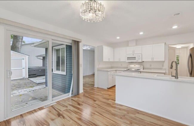 Building Photo - 12824 Eagle Ridge Dr