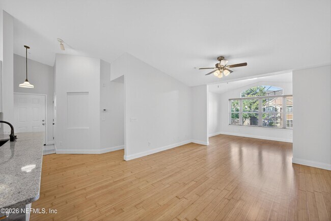 Building Photo - 13810 Sutton Park Dr N