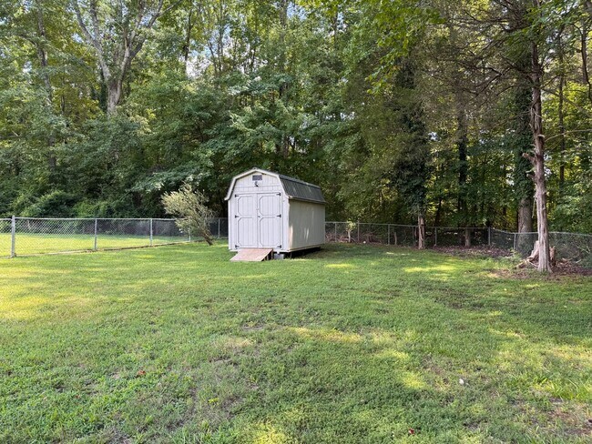 Building Photo - 3993-3997 VALLEY DR