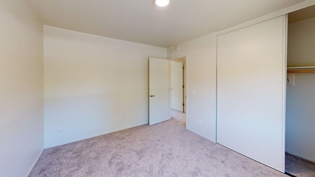 Building Photo - 997 Madrone Rd