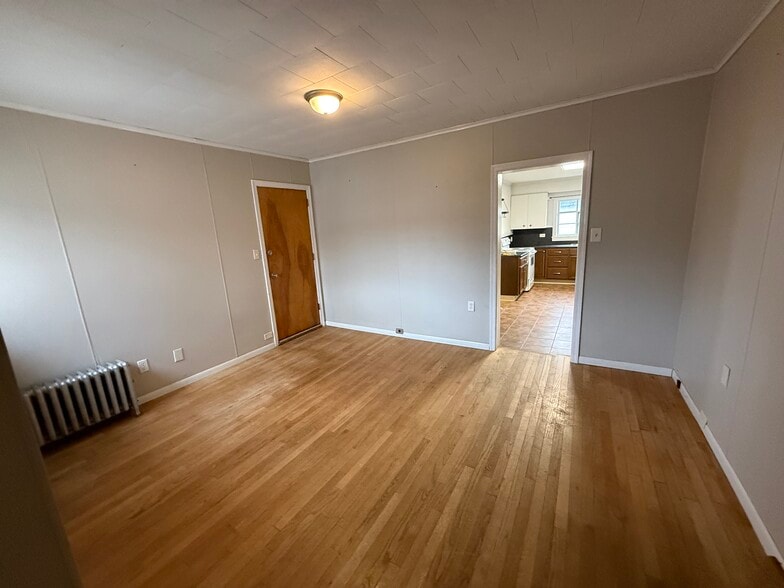 Building Photo - 1350 N Main Ave