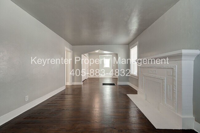 Building Photo - N Gatewood Ave Duplex
