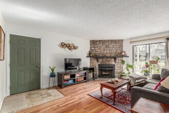 Building Photo - 8335 S Fairmount Dr