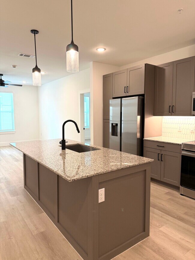 Building Photo - 16601 Braker Ln