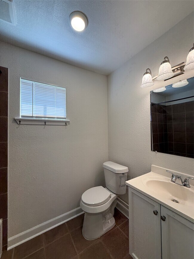 Building Photo - 1141 N Durham Dr