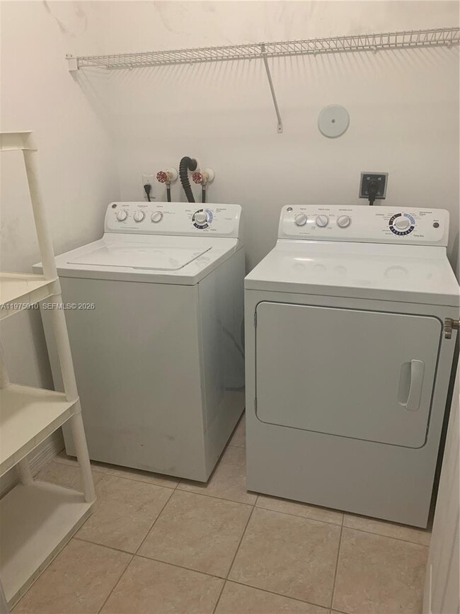 Building Photo - 2211 SE 23rd Rd