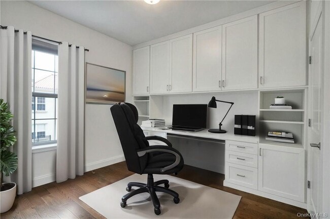 Building Photo - 10 Byron Pl