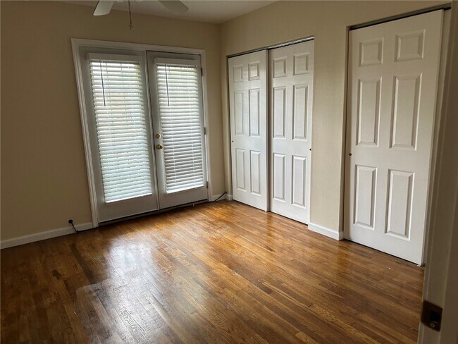 Building Photo - 1126 Rue La Chelle Walk