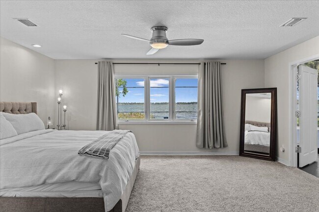 Building Photo - 3824 Gaines Dr