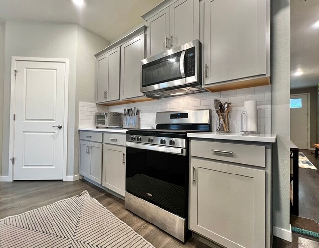 Building Photo - Gorgeous 4-Bed 2-Bath home Fort Collins, CO!