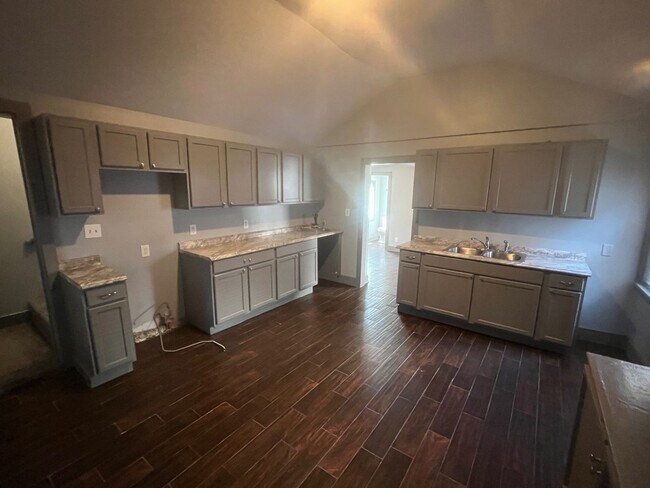 Building Photo - 3 Bedroom 1.5 Bath Single Family Home for Rent