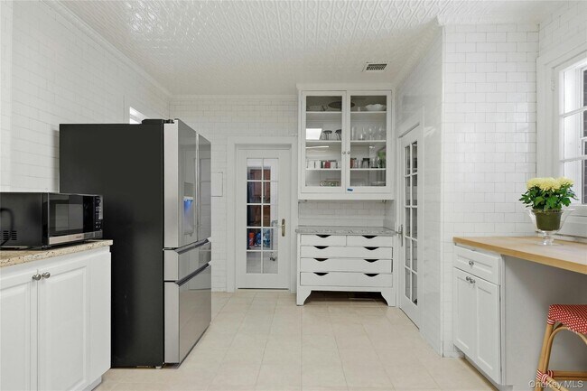 Building Photo - 74 Peacock Ln